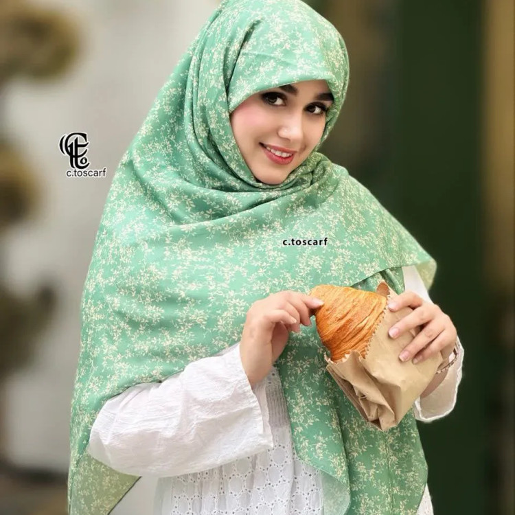 روسری نخی کاستوم طرح سوگند سبز سایز 140 چرخ دوز بدون پرزدهی